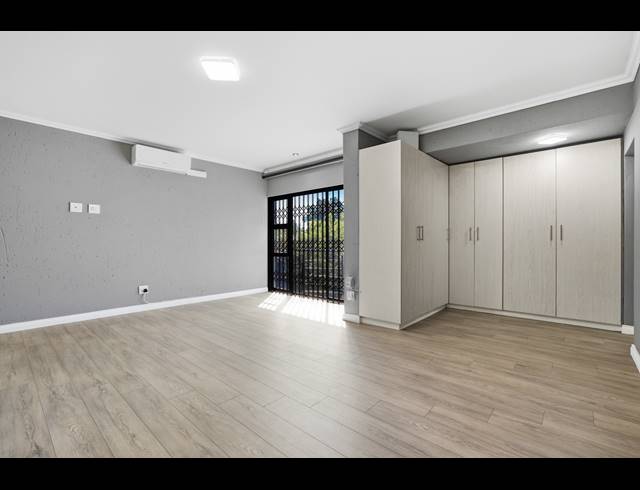 6 BEDROOM HOUSE FOR SALE IN BRYANSTON